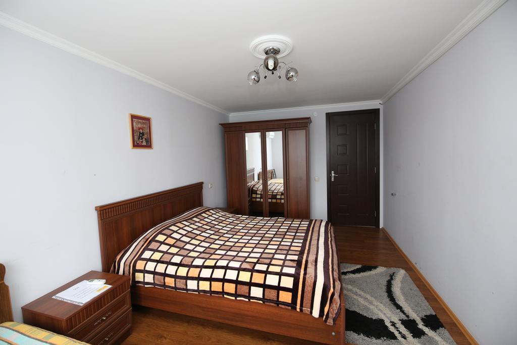 Guest House Green House Zugdidi Exterior photo