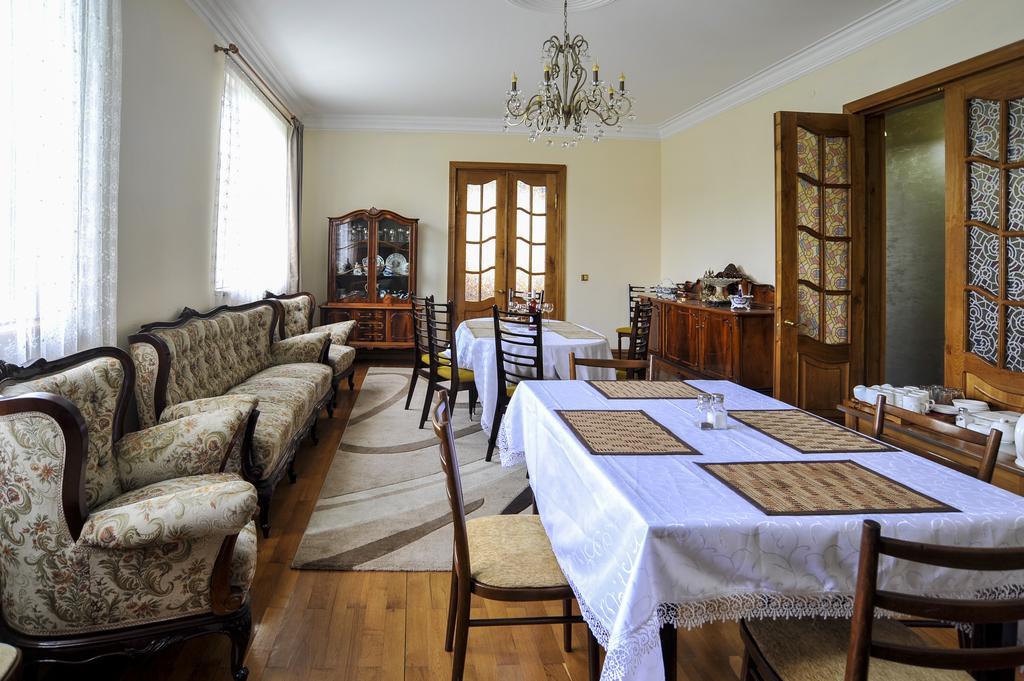 Guest House Green House Zugdidi Exterior photo