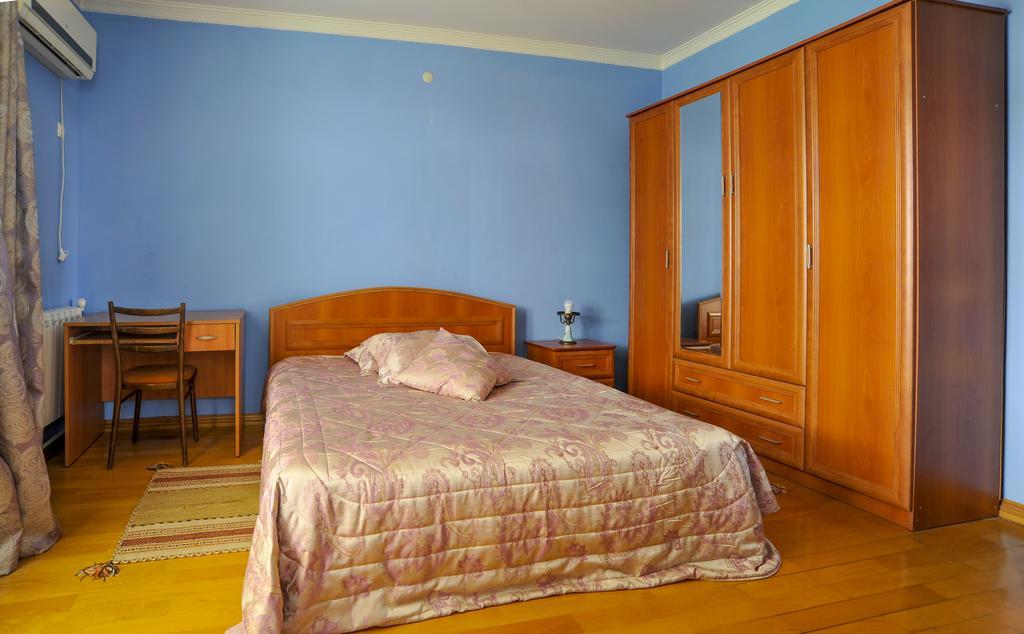 Guest House Green House Zugdidi Exterior photo