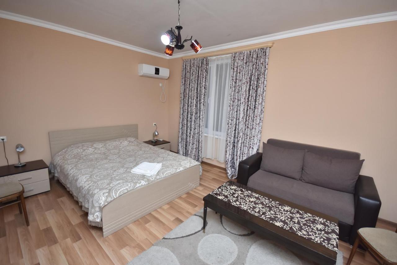 Guest House Green House Zugdidi Exterior photo